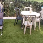 Les Caraibes Cap D'agde - Centre Port- Parking Gratuit-terrasse - Wifi 5g Апартаменты *