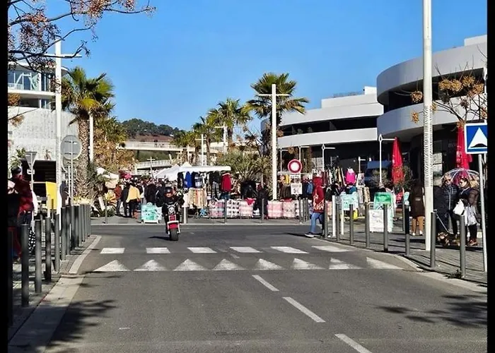 Апартаменти Les Caraibes Cap D'agde - Centre Port- Parking Gratuit-terrasse - Wifi 5g