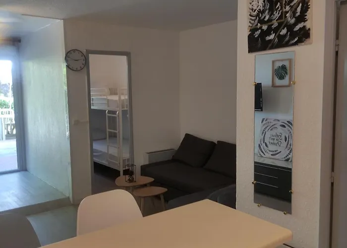 Les Caraibes Cap D'agde - Centre Port- Parking Gratuit-terrasse - Wifi 5g Апартаменти Агд